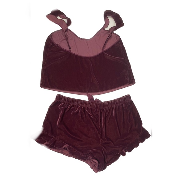Victoria’s Secret Burgundy Velvet Velour Ruffle Hem Shorts & Cami pl’s Size M - Picture 5 of 13